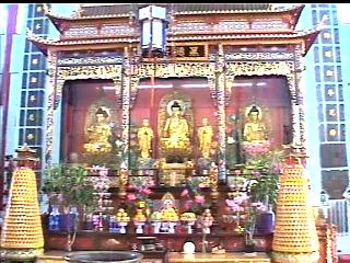 Altar Mayor en el Templo Hsu Yun, Hawai - Foto por Yin Zhi Shakya